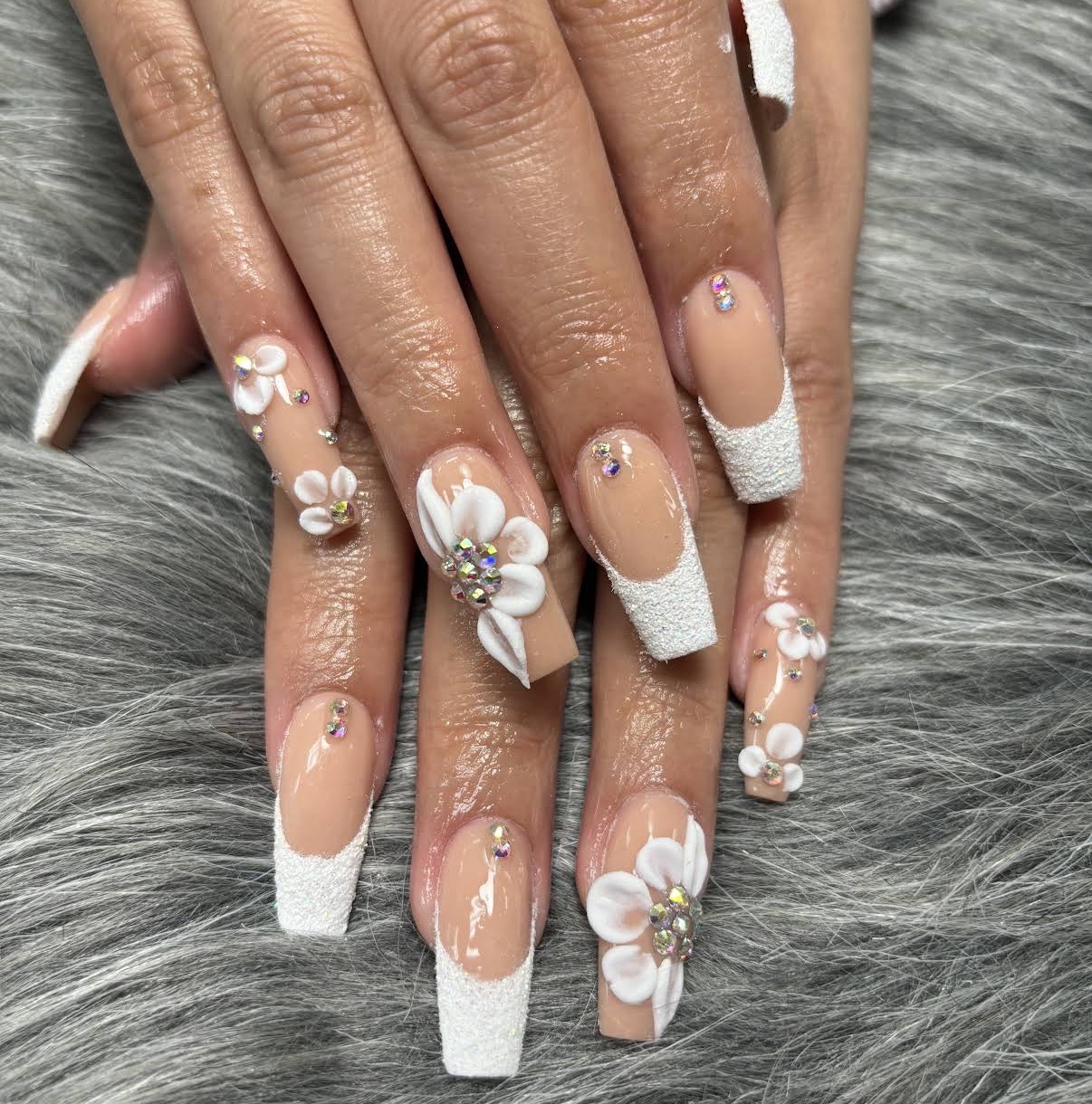 Erika’s Nails & Spa - Inside of Le Belle Spa & Salon logo